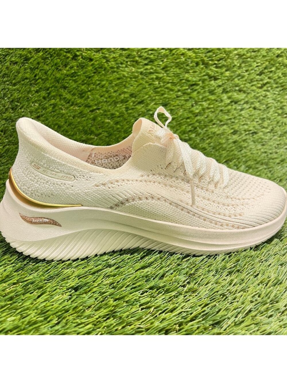 Skechers Arch Fit Ultra Flex 3.0 Womens Size 7 Beige Gold Running Shoes Sneakers